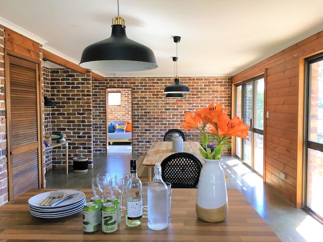 Alice's Beach House | Double Bedroom | Beach 50m