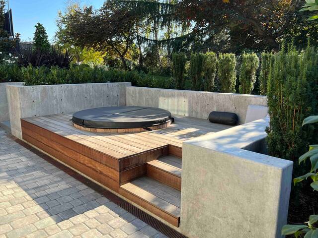 Romantic, Vintage Estate -University of Washington gallery image 5