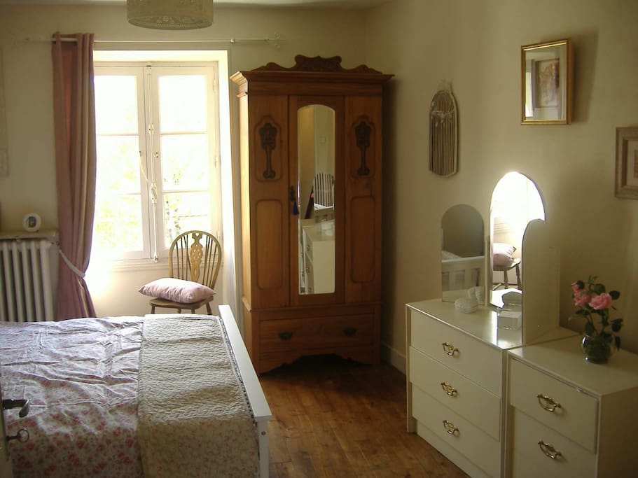 Plenty of drawer and wardrobe space (with hangers!) in both bedrooms.