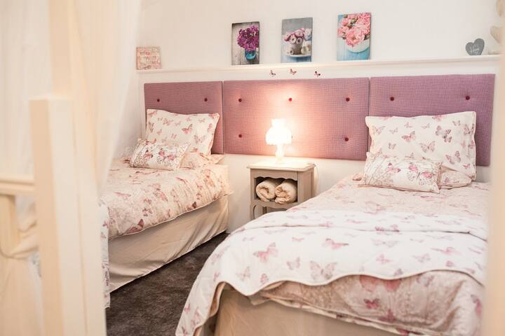 Ანტრესოლი ახლო ხედით