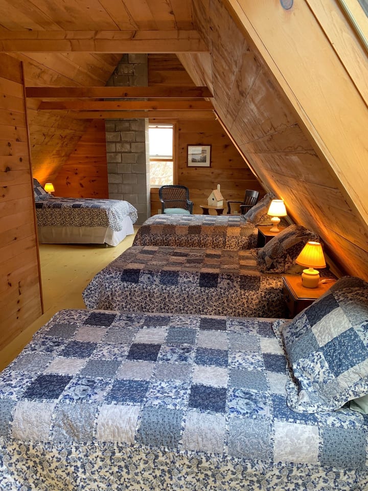 غرفة تحت سقف البيت