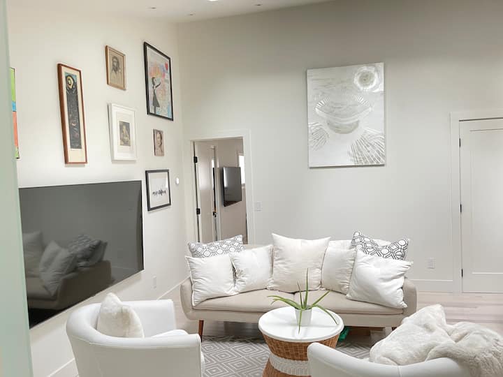 Prime Location - Burlington Bungalow - Burlington, VT