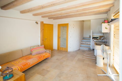 Popular Airbnb listing: Orange apartman Milna in Općina Milna