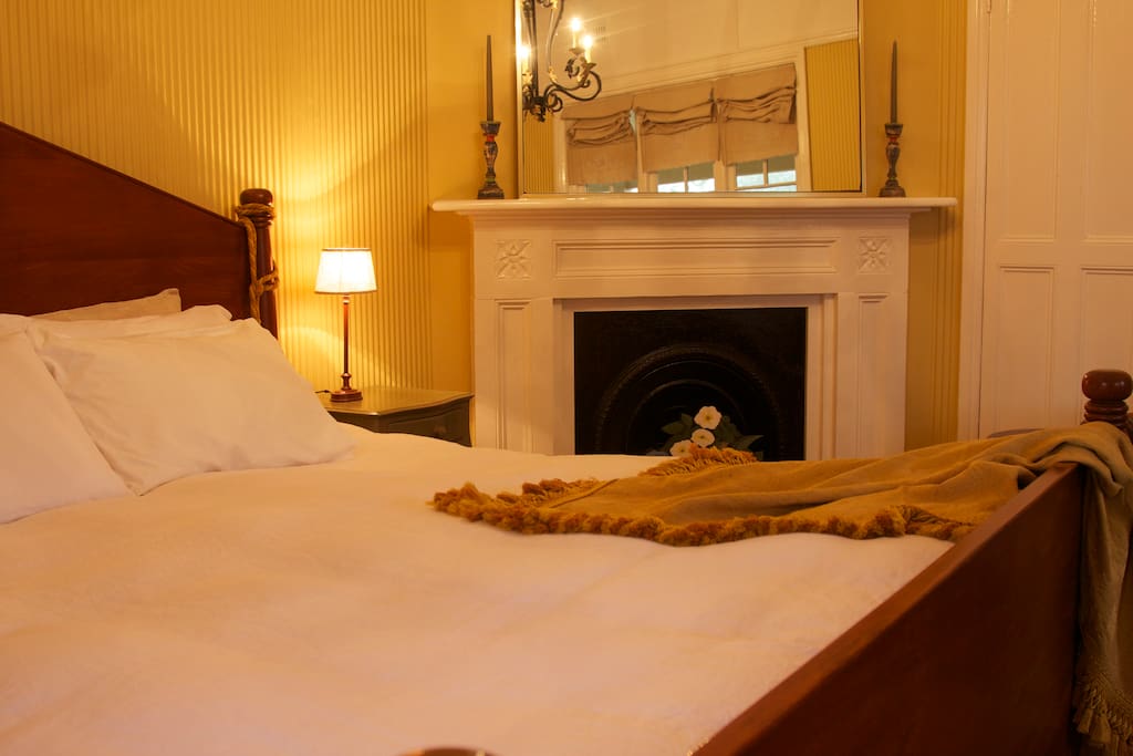 King size bed, beautiful linen and warm doona