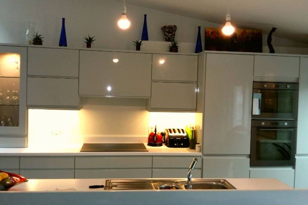 Kitchen with Guest access