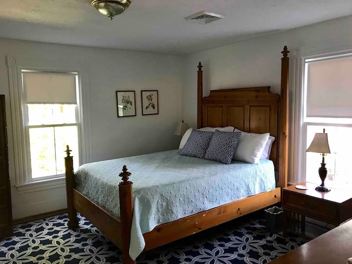 Queen bedroom
