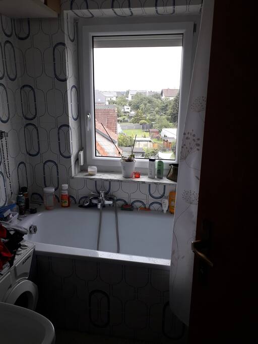 Badezimmer mit Waschmaschine