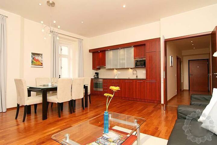 Old Town Square luxury apartment, amazing views! gallery image 4