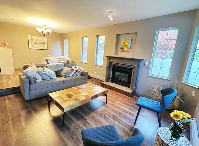 UBC forest trailhead villa ,beaches within walking