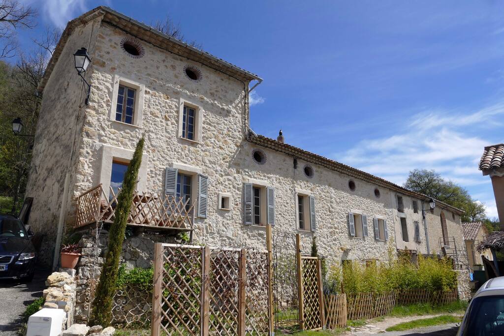 Vieux corps de ferme côté sud