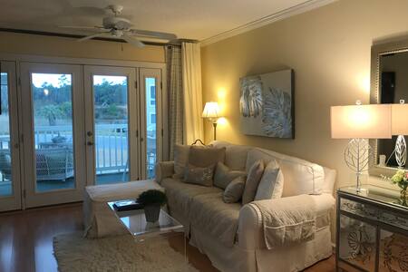 Bee's Waterway Getaway