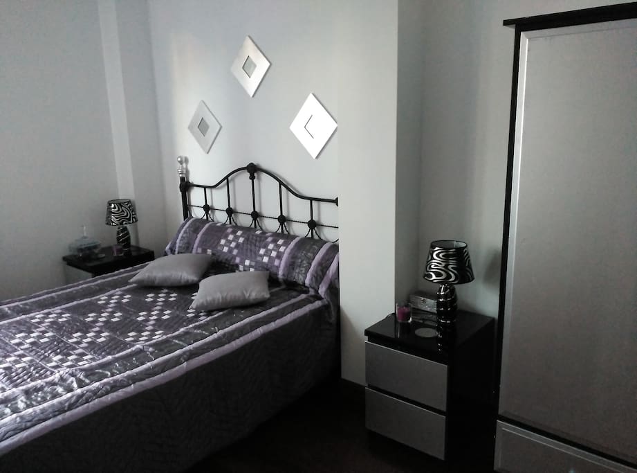 Dormitorio, con cama de matrimonio