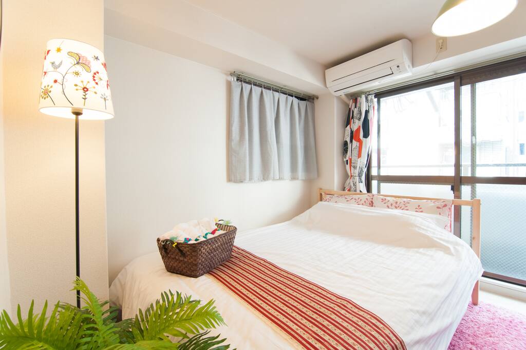 bed
Comfortable beds and closet with hangers The following keywords let you easily find the room you want to book. 大阪 難波 USJ 道頓堀 大阪城 心斎橋 梅田 関西空港 京都 神戸 奈良 Namba Osaka USJ Dotombori Osaka Castle Shinsaibashi Umeda Kansai Airport KIX Kyoto Kobe Nara