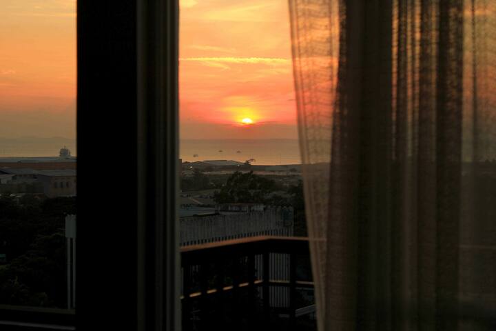 Fully furnished Condo, 10th floor Ocean View