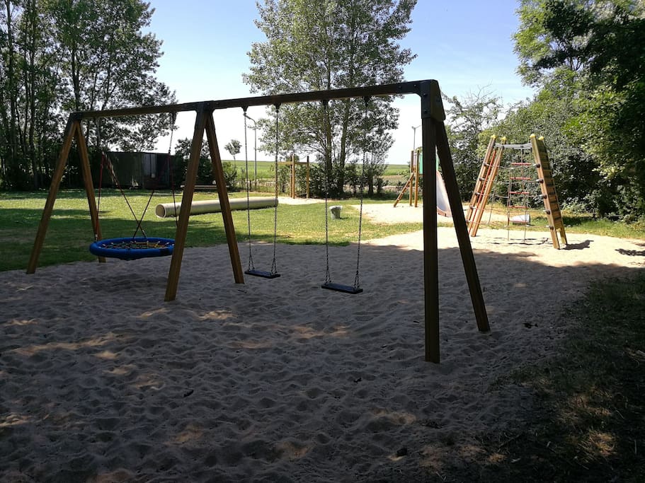 Fotos chalet volgen............Speeltoestellen ect. op het park