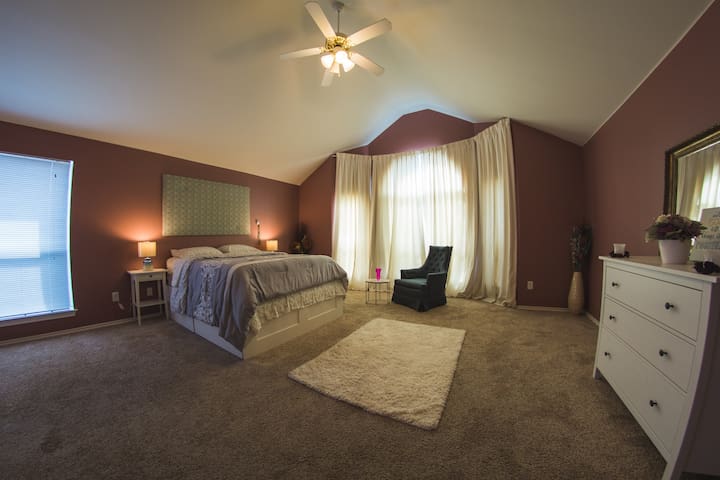 Spacious modern house-High reviews-Dallas county