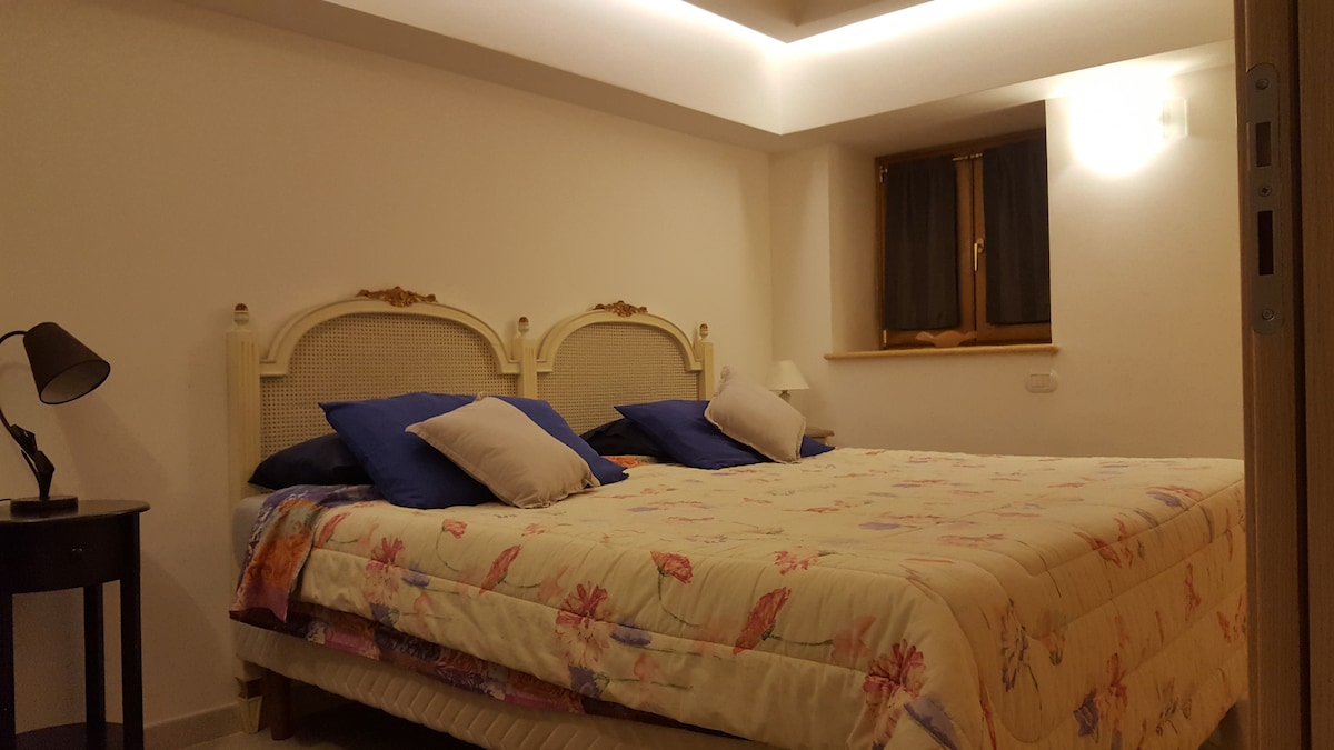 غرفة نوم صغيرة