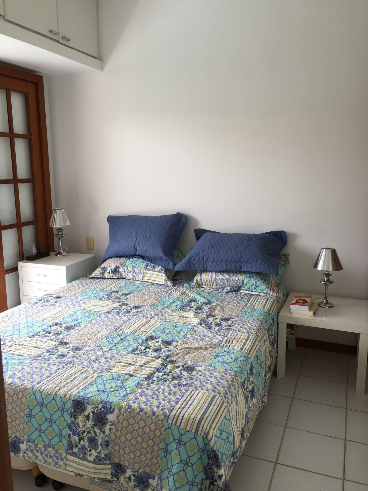 جناح مزدوج مع مروحة ومكيف هواء