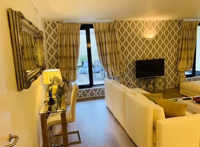 Premium 2bed 2bath, South Kensington gallery image 3