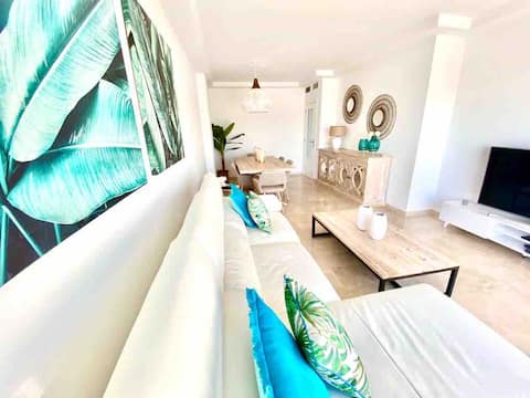 Top performing Airbnb: 3 Bedroom Apartment on Golf Course Near the Sea in Vélez Málaga