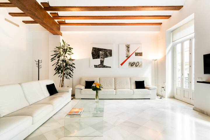 HOME IN VALENCIA AT PLAZA DE LA REINA-CATEDRAL gallery image 2