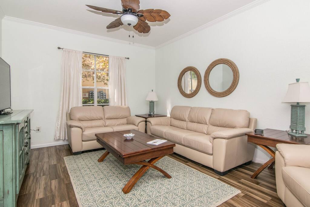 Living Room w/ Flat Screen TV