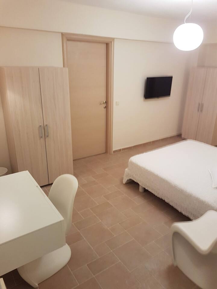 חדר שינה שני במרתף