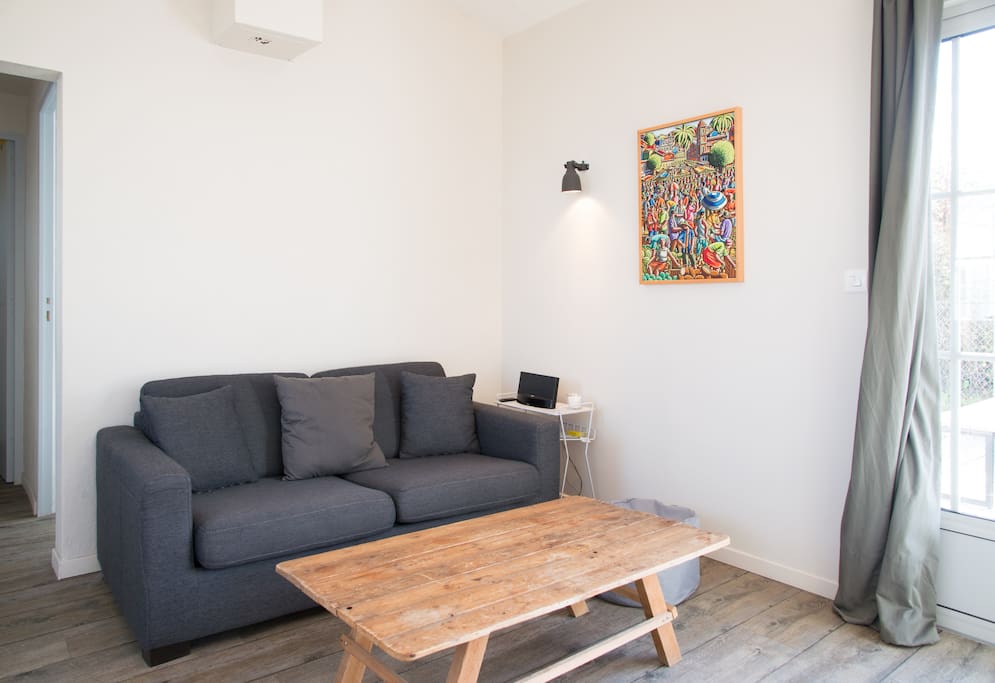 Le canapé convertible est un réel bon couchage de 140cm.