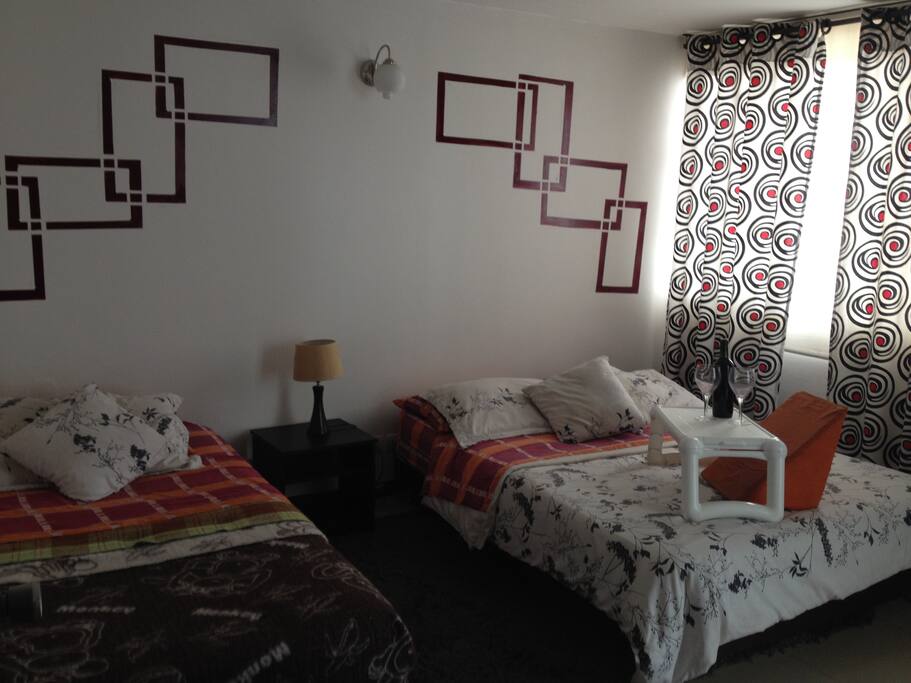 Double bed Room / Chambre privée avec deux lits