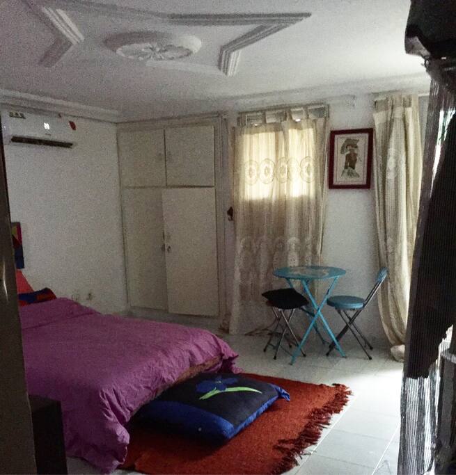 Chambre spacieuse et lumineuse