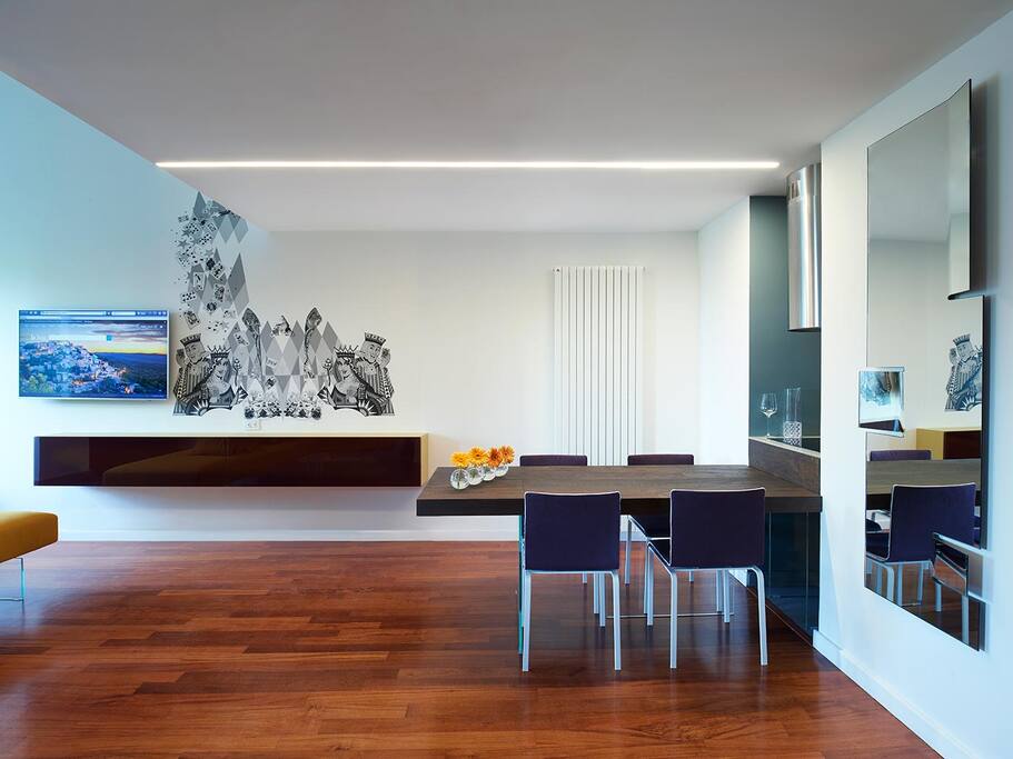 The Suite can accommodate up to 5 people.