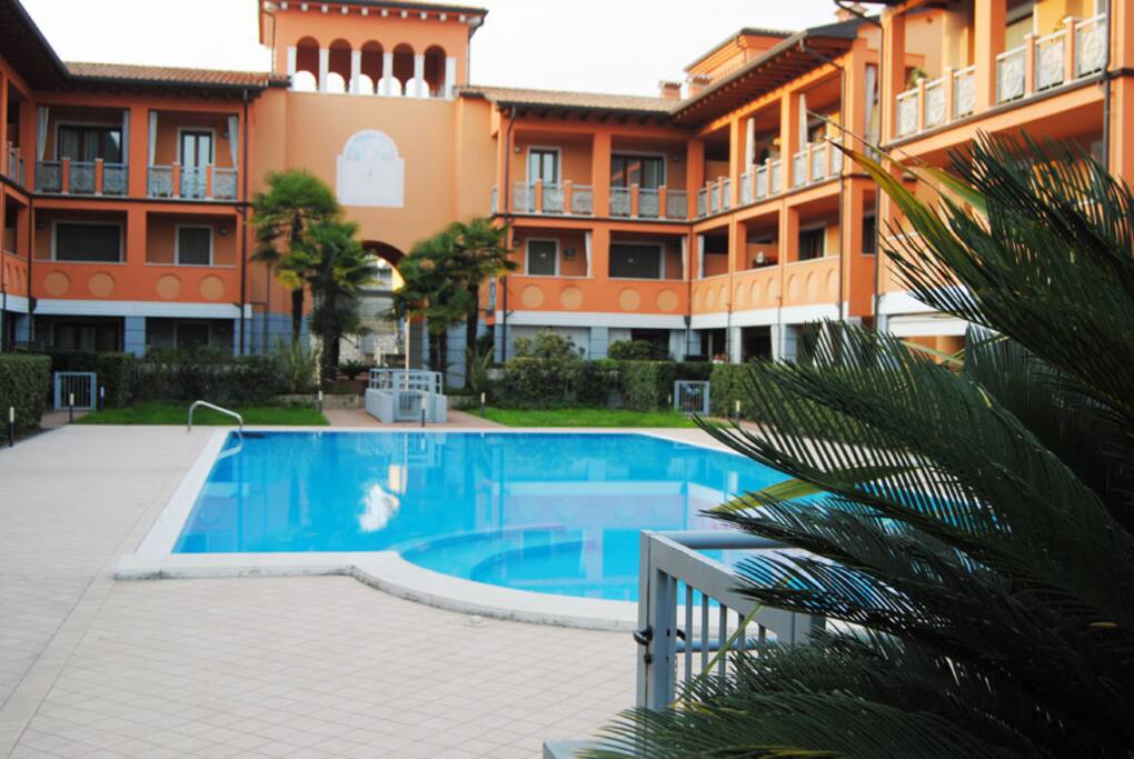 piscina con idromassaggio