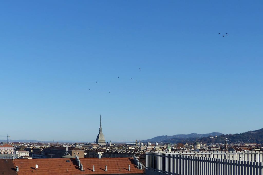 La vista dal terrazzo condominiale ... prepara un servizio fotografico dalla Mole Antonelliana al Monviso !