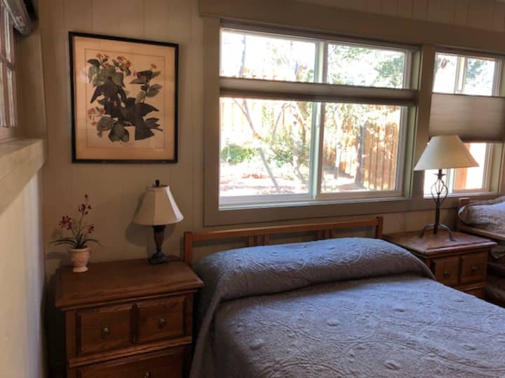 Chumba cha Atrium (mara mbili pamoja na trundles 2)