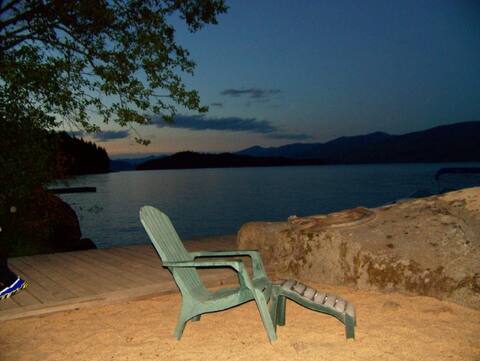 West Side
Perfect Lakefront Location