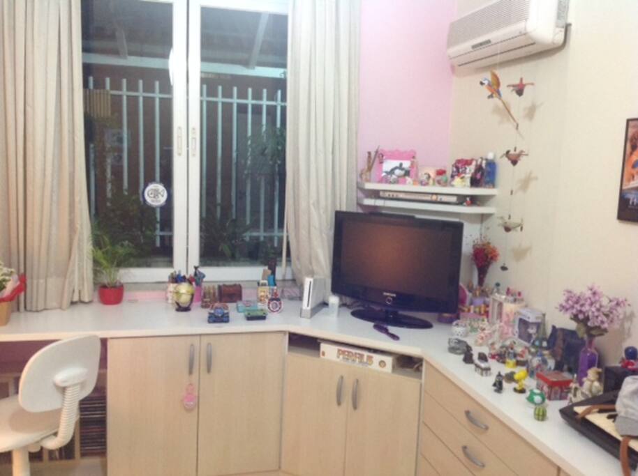 Quarto solteiro com bicama casal, ar condicionado, tv