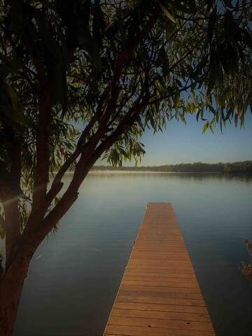 The Doctor‘s – Luxury lakefront container chalet gallery image 4