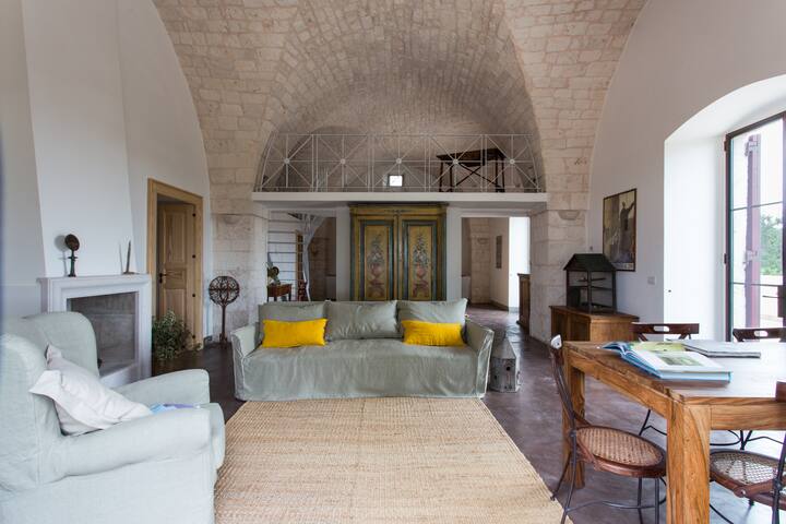 Ostuni: charm and comfort for 4 ( 1 villa) gallery image 2