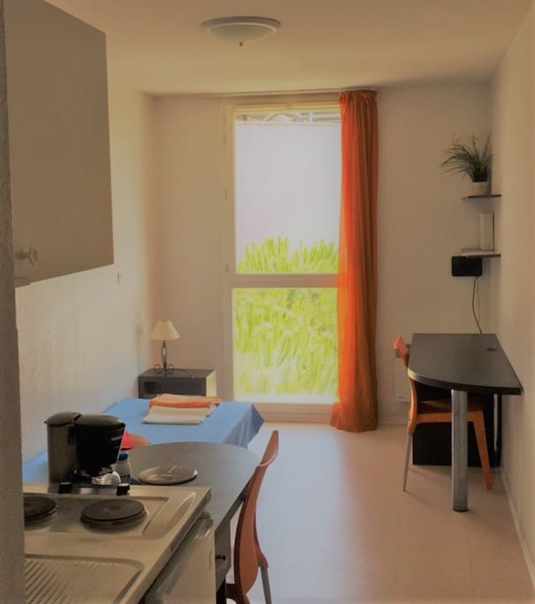 KITCHENETTE ÉQUIPÉE