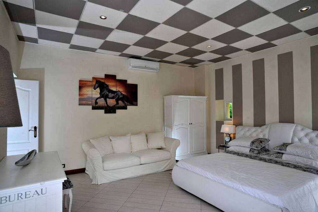 PANORAMICA CON DIVANO