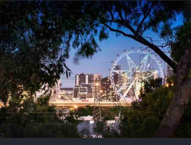 Luxury City home with views in Kensington Village gallery image 3