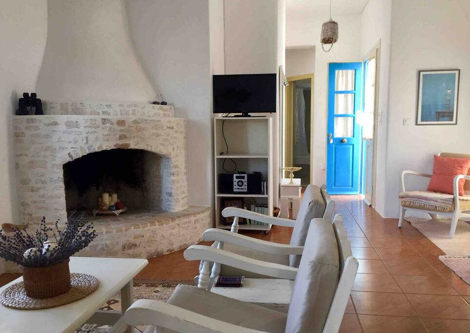 Living room | fireplace