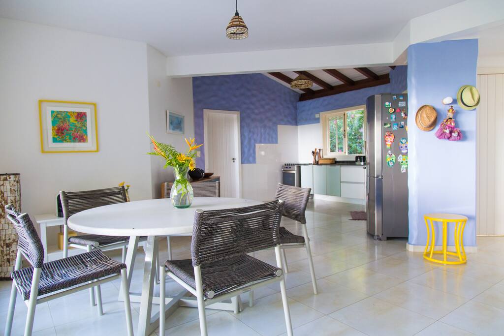 Sala de jantar conjugada com a cozinha
