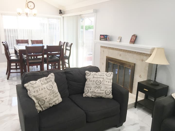 Beautiful Renovated Home With Swimming Pool - Huntington Beach, CA