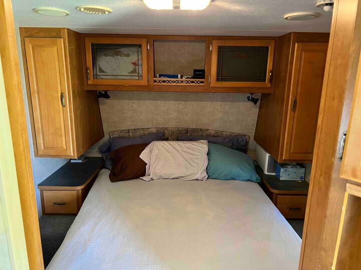 Spacious RV on beautiful horse ranch Campers/RVs for Rent in Desert