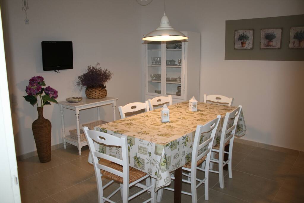 Living room with dining table and cupboard.