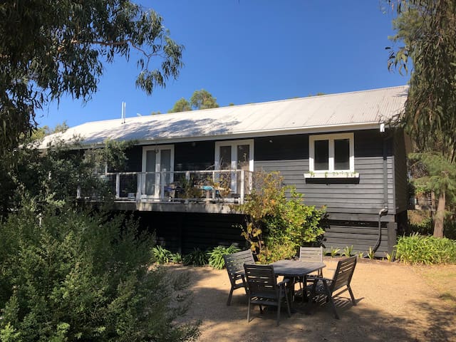 Bundaleer – “Home amongst the trees”