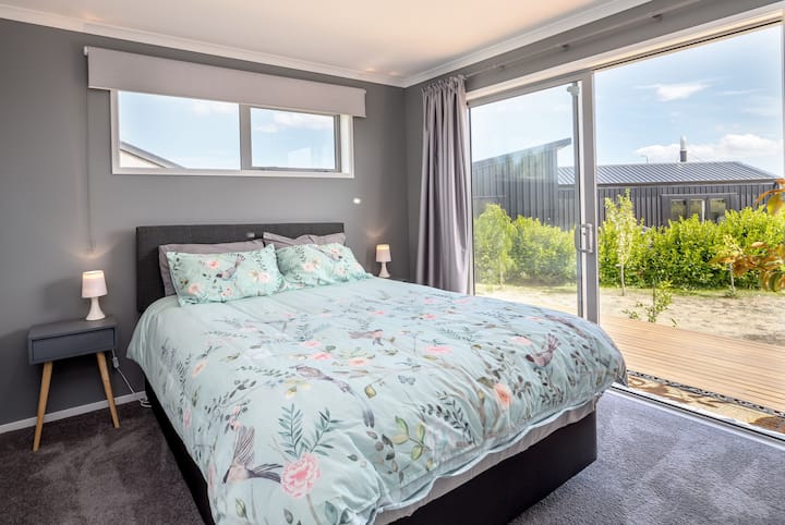 ห้องนอนที่ 2 (เตียงควีนไซส์)