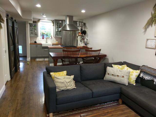 Private Room in Charming Alexandria (close to DCA)