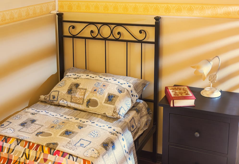 Il lettino singolo (che si trova nella camera da letto matrimoniale)